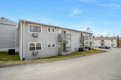 2740 South Rd unit G11, Poughkeepsie, NY 12601 - photo 2