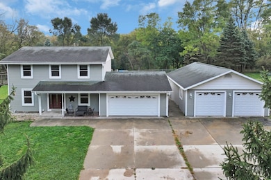 W2585 Long Meadow Dr, Elkhorn, WI 53121 - photo 2