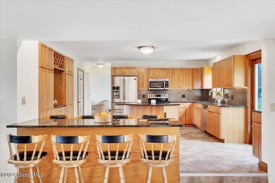 Eat-In Kitchen