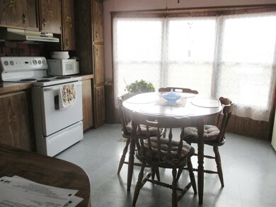 17 Hilltop Manor Mobile Home Park, Littleton, NH 03561 - photo 4