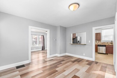 012_ 94 Whitethorne Ave 029-