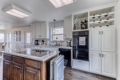 135 Shoreline Cir, Weatherford, TX 76088 - photo 3