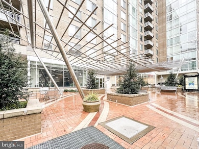 The Crescent unit 911, Silver Spring, MD 20910 - photo 3