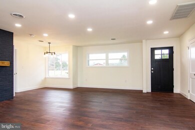 5887 Oakland Rd, Sykesville, MD 21784 - photo 3