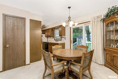 2702 Crestview Dr, Bettendorf, IA 52722 - photo 7