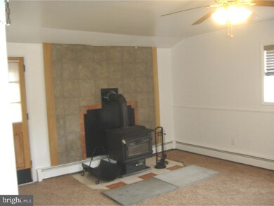 61 Canoebirch Rd, Levittown, PA 19057 - photo 5