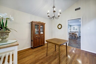 10111 Olympia Dr, Houston, TX 77042 - photo 5