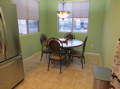 Lovely eat-in kitchen