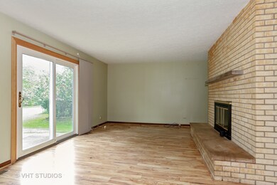 1820 Princeton Cir, Naperville, IL 60565 - photo 6