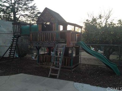 Swing set (comes with home)