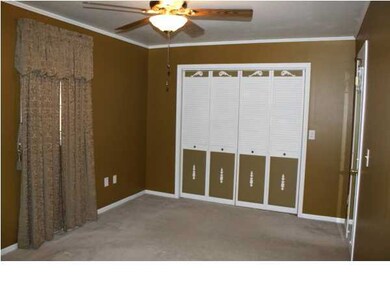 15'10 X 10 MASTER BEDROOM WITH WALK-IN CLOSET. ENT