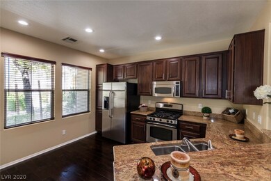 SPACIOUS KITCHEN ~ GRANITE COUNTERS ~ ENERGY EFFIC