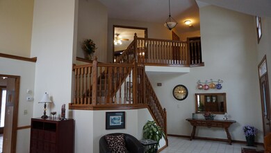 1515 Newcomer Rd: Great Room/Stairs