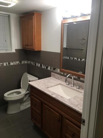 unlisted-address, Chicago, IL 60659 - photo 4