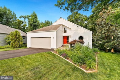 11921 Moss Point Ln, Reston, VA 20194 - photo 2