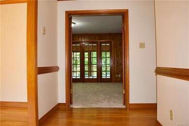 Large foyer leads to Living room on left, and Fami