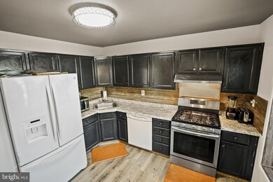 410 Snowflake Cir, Norristown, PA 19403 - photo 7