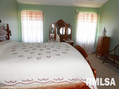 3213 Fieldcrest Dr, Davenport, IA 52806 - photo 6