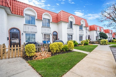 2 Alhambra Dr, Oceanside, NY 11572 - photo 2