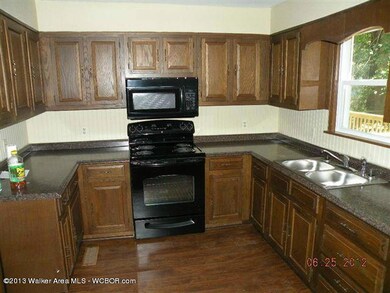 1603 NE 4th kitchen