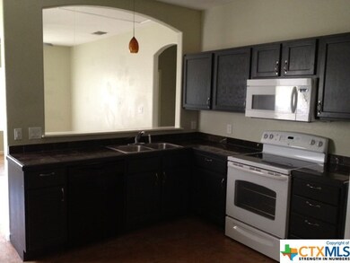 611 Valley St, San Marcos, TX 78666 - photo 2