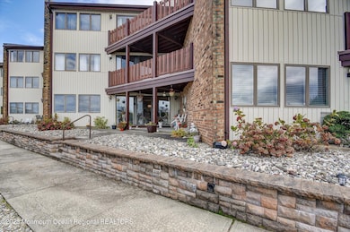 77 E Water St unit 5, Toms River, NJ 08753 - photo 2