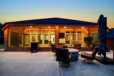Keep reminding yourself that this is not a resort spa --- even though it surely resembles one! This sublime patio is all YOURS!