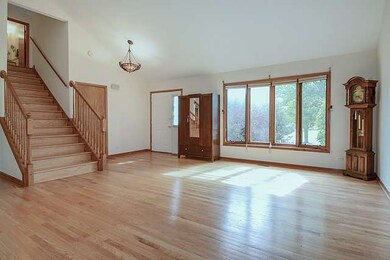 211 Isleview Dr, Oswego, IL 60543 - photo 3