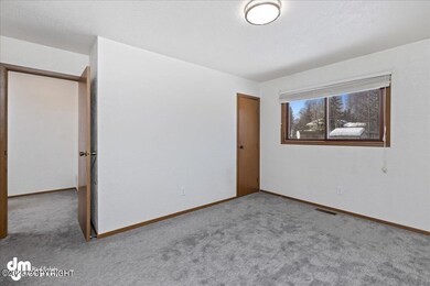 11-Bedroom 1 20230321-DW-3159