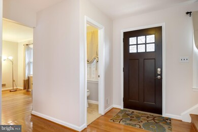 4601 Lawn Ct, Fairfax, VA 22032 - photo 4