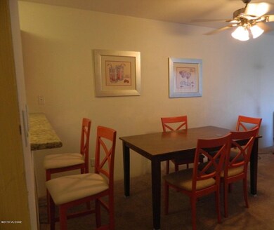 Dining area & Breakfast bar