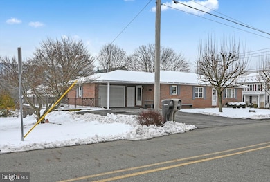 703 E Chestnut St, Hegins, PA 17938 - photo 4