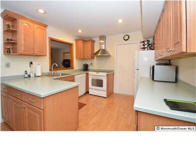 17 Avondale Ln, Matawan, NJ 07747 - photo 6