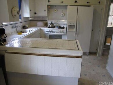 Classic Kitchen With Fold-Down Breakfast Counter