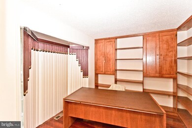 17 Coachlamp Ct, Silver Spring, MD 20906 - photo 6