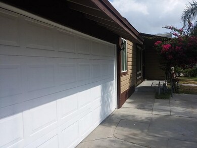 14836 Iris Dr, Fontana, CA 92335 - photo 4