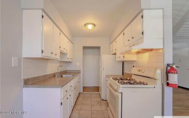 28 Manchester Ct unit C, Freehold, NJ 07728 - photo 7