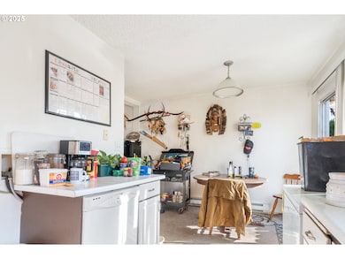 1662 Mcpherson Ave, North Bend, OR 97459 - photo 3