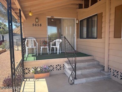 5658 Lazy Heart Front Porch