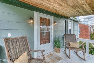 1409 Newton St-3