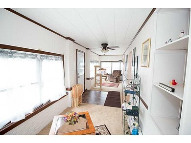 Entry/Foyer.
