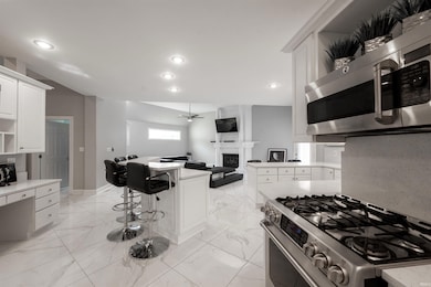 7233 Stonebridge Rd, Newburgh, IN 47630 - photo 4