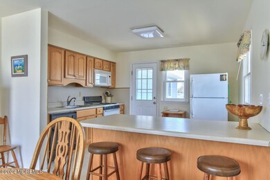4 Camden Ave Up Lavallette NJ-large-006