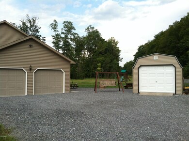 Hull garages
