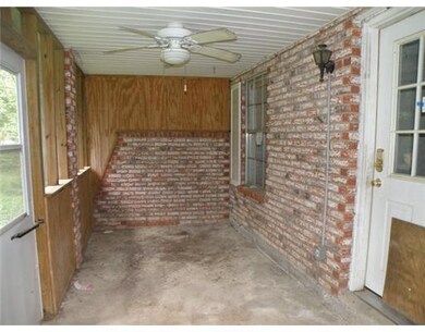 Photo. seperate front porches for each side