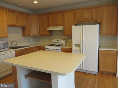 9044 Tanyard Ln, Lorton, VA 22079 - photo 4