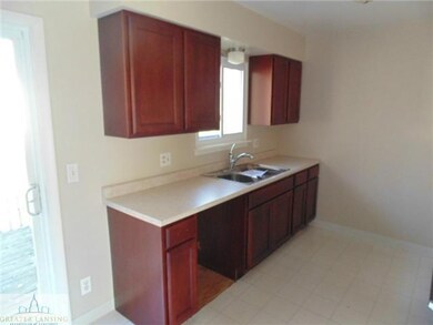 1126 Alsdorf St, Lansing, MI 48910 - photo 3