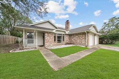 3103 Fox Run Dr, Alvin, TX 77511 - photo 2