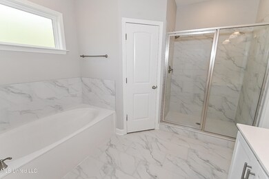 013-photo-main-bathroom-10842097