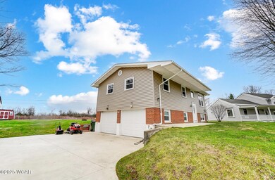 2563 Hall Dr, Lima, OH 45806 - photo 4